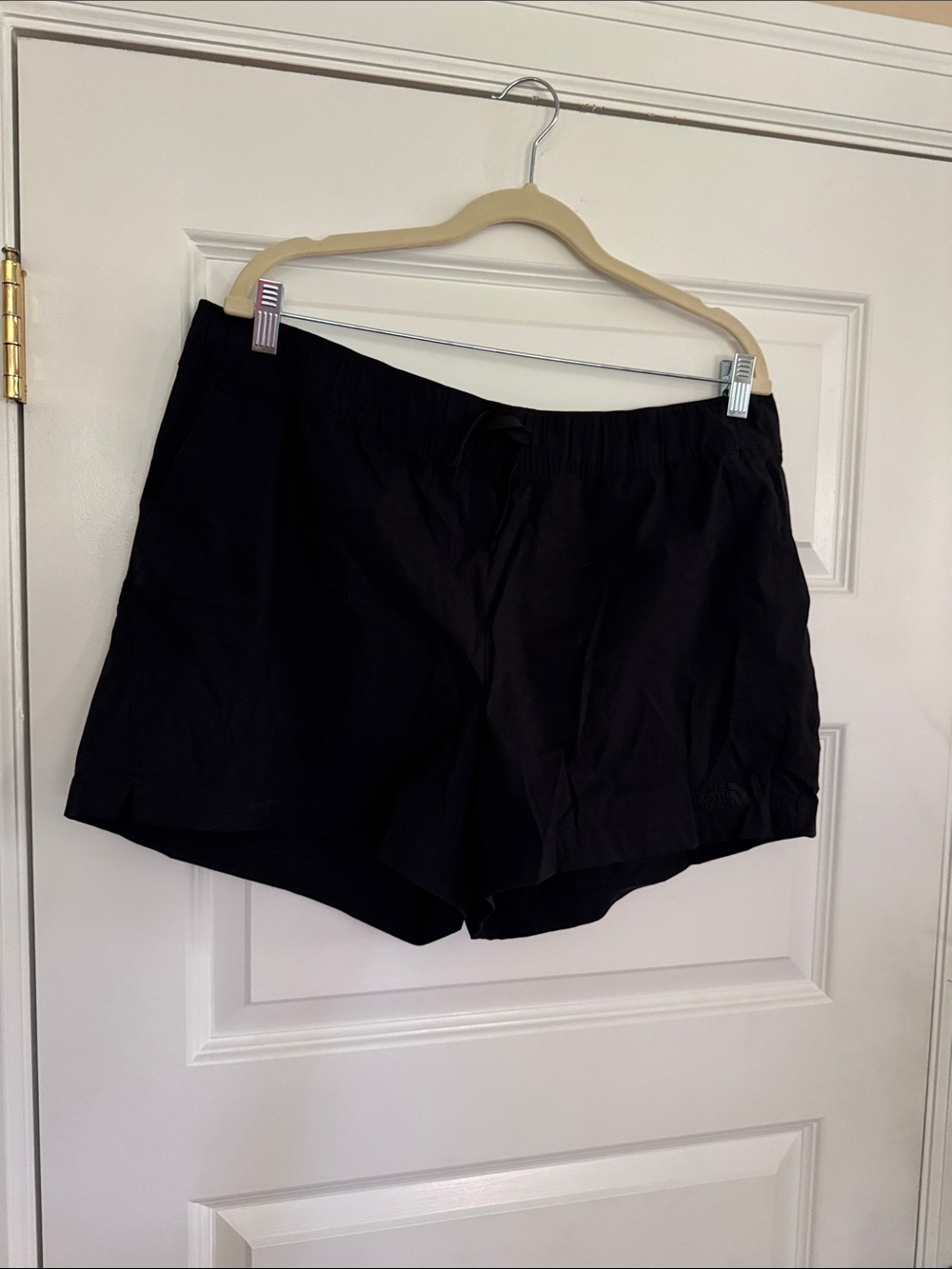 The North Face Women's Black Athletic Drawstring Shorts. XL. New w/o tags
